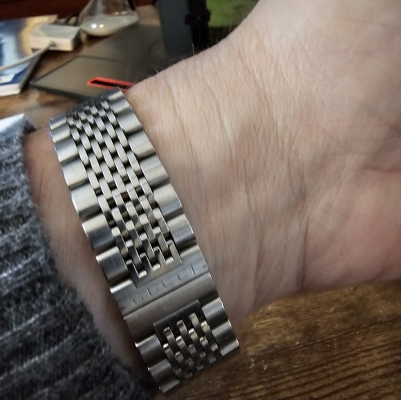 Gucci mens 126.4 quartz watch - Picture 9 of 10